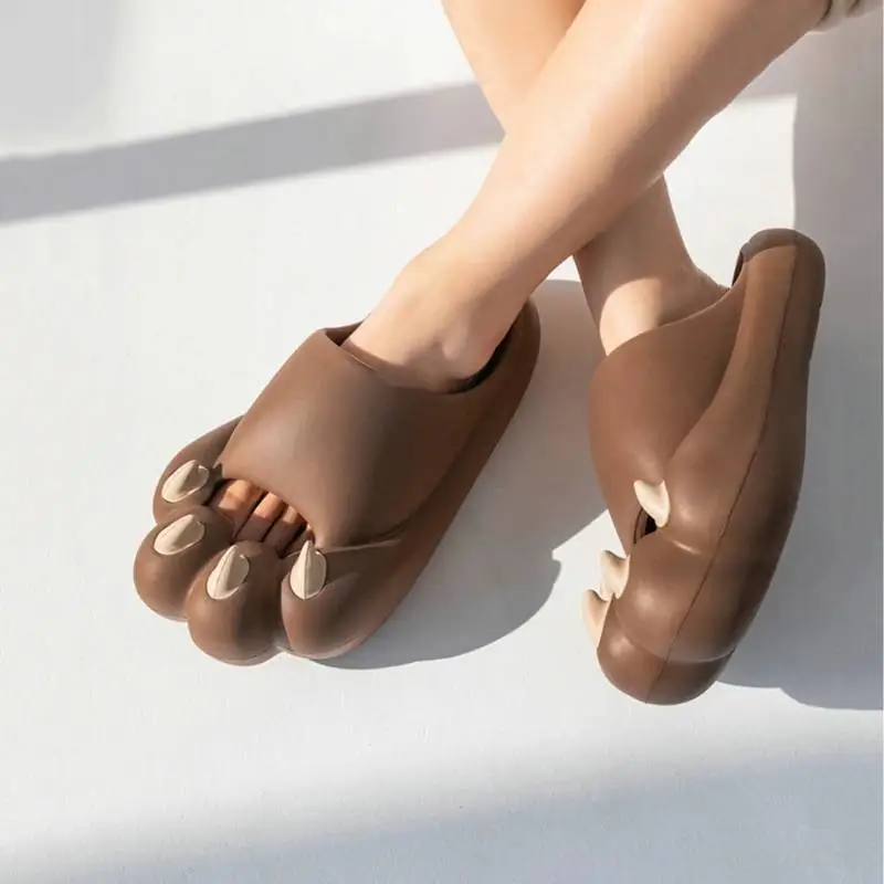 Slipper-Sandals with Claws